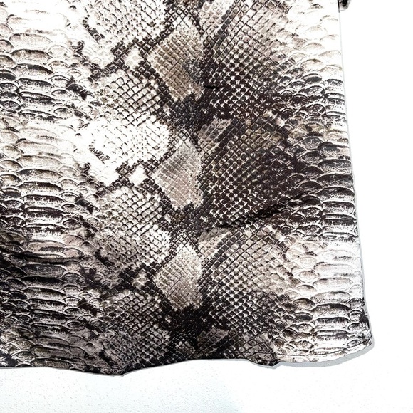 1. State Brown Snakeskin Print Smock Neck Flutter Sleeve Blouse Medium Women’s - Picture 4 of 11